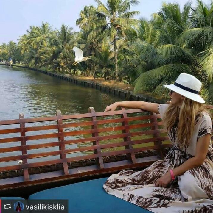 Why Not Houseboat Ξενοδοχείο Alappuzha Εξωτερικό φωτογραφία