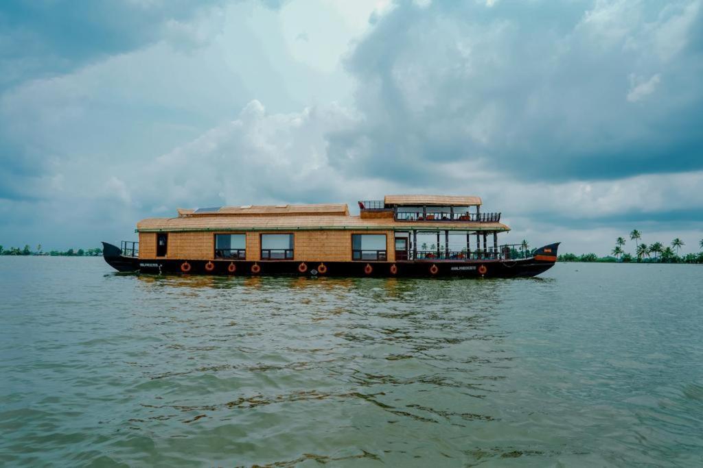 Why Not Houseboat Ξενοδοχείο Alappuzha Εξωτερικό φωτογραφία
