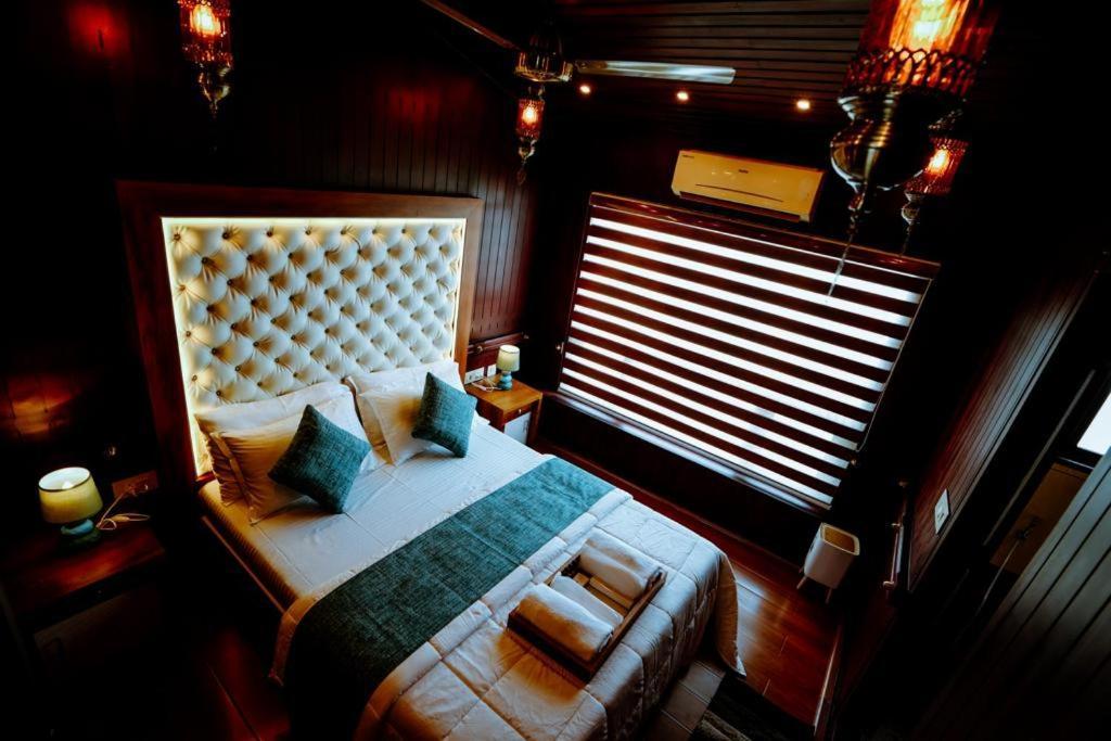 Why Not Houseboat Ξενοδοχείο Alappuzha Εξωτερικό φωτογραφία