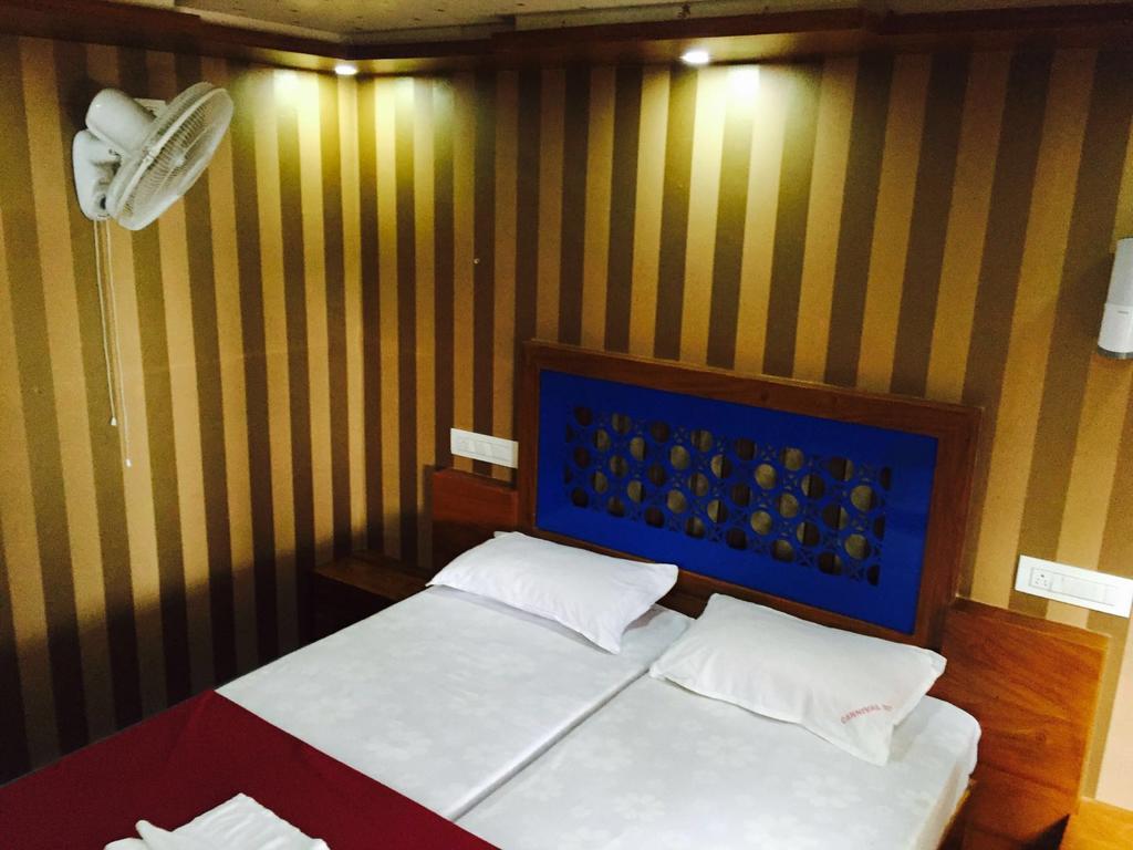 Why Not Houseboat Ξενοδοχείο Alappuzha Εξωτερικό φωτογραφία